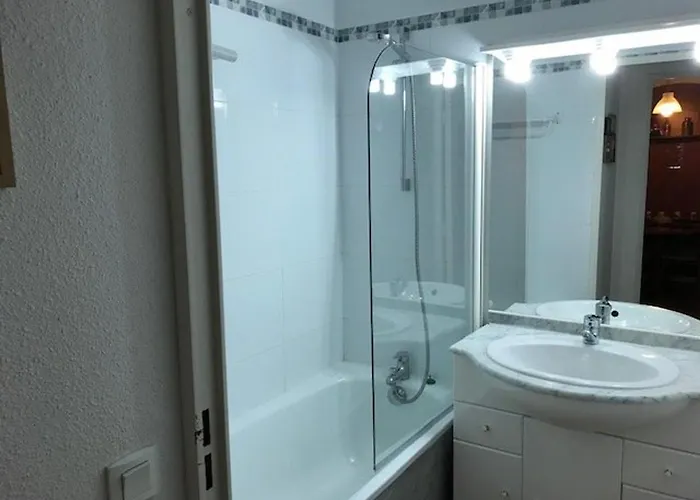 Διαμέρισμα T2, 4 Pers., Parking, Piscine Couverte, Salle De Fitness, Proche Pistes Et Centre Station - Fr-1-404-329 *